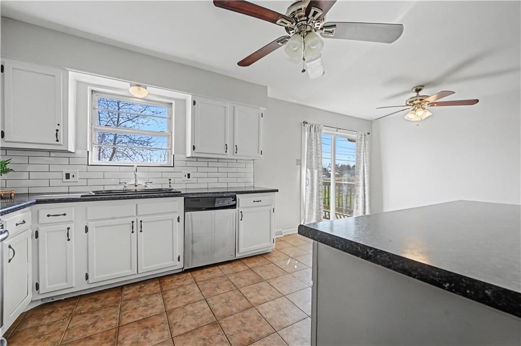 305 Maple Terrace — photo 5
