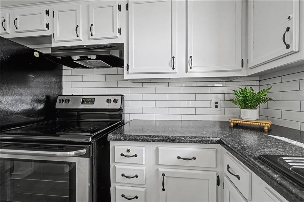 305 Maple Terrace — photo 8