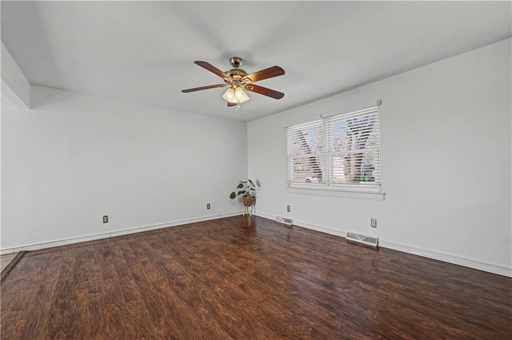 305 Maple Terrace — photo 9