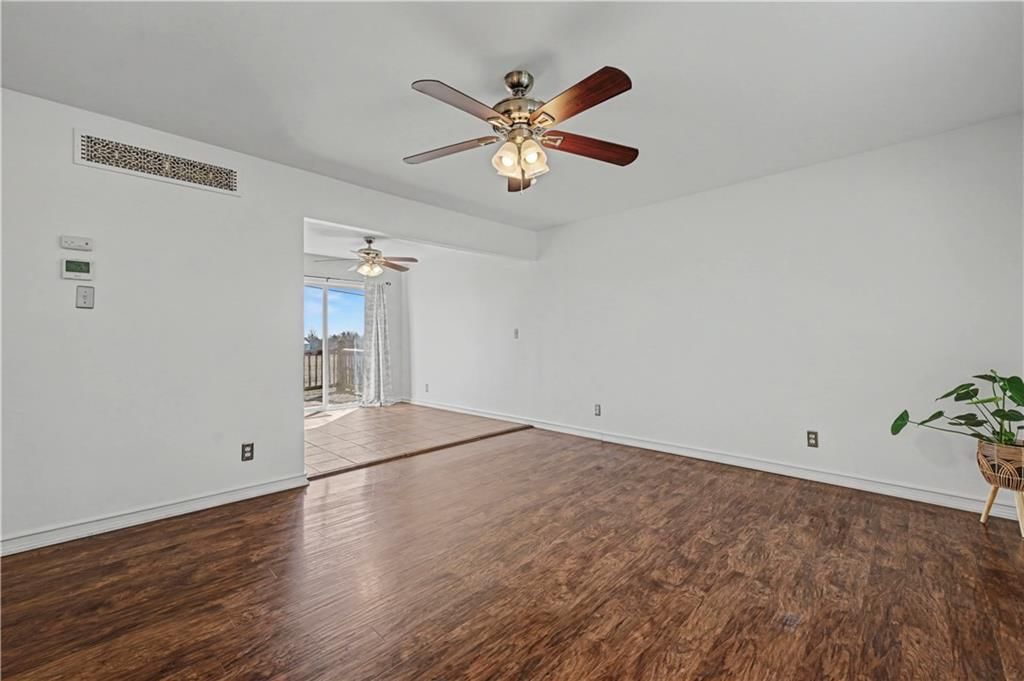 305 Maple Terrace — photo 10