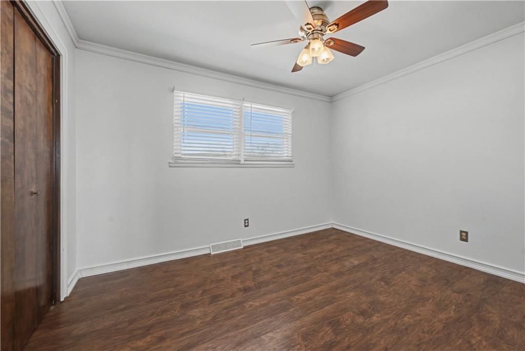 305 Maple Terrace — photo 11