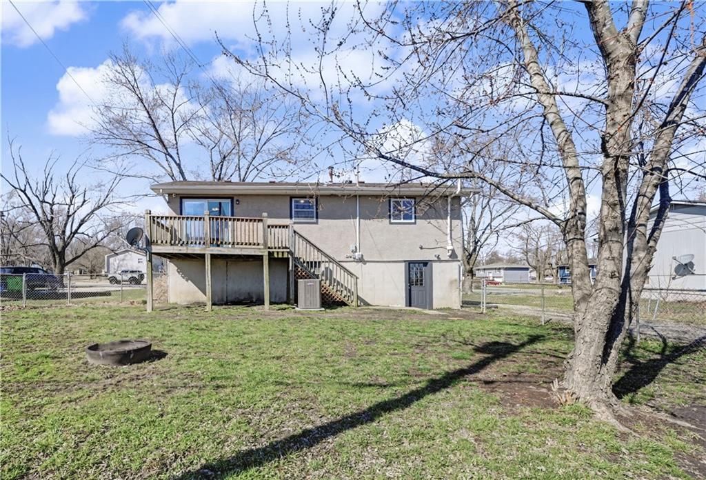 305 Maple Terrace — photo 21