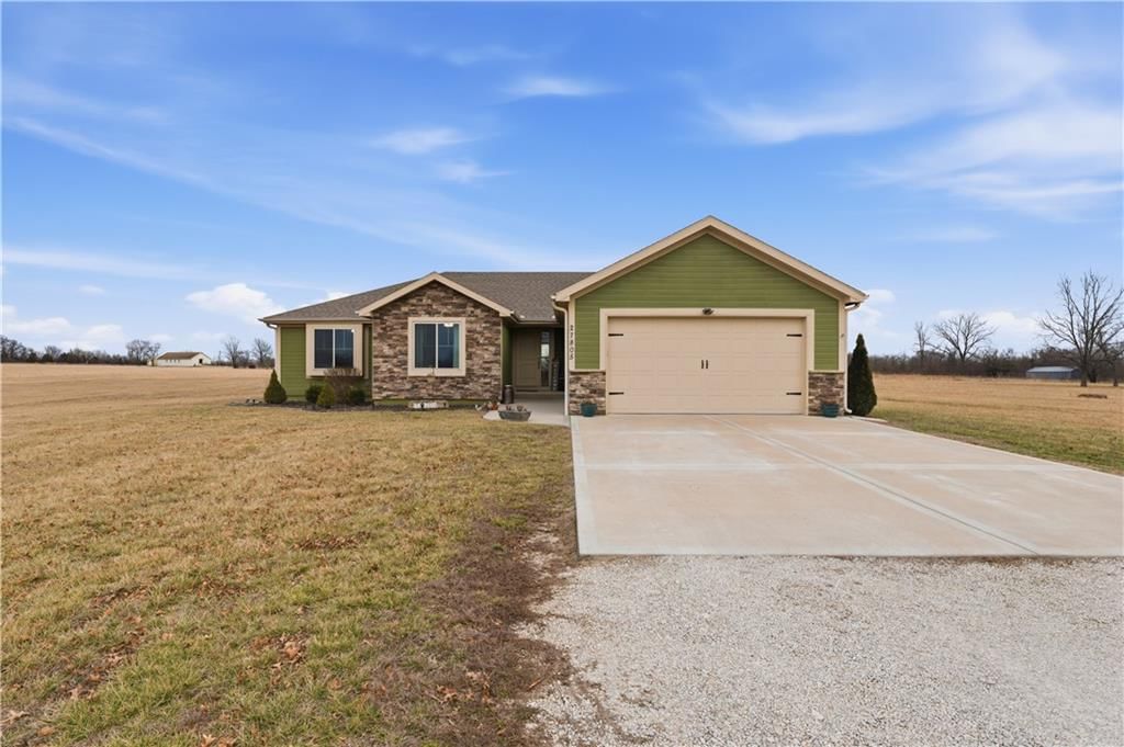 27805 S Walker Road, Harrisonville, MO