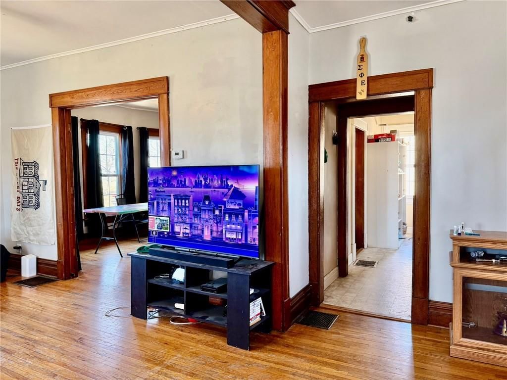 321 W 5th Street — photo 7