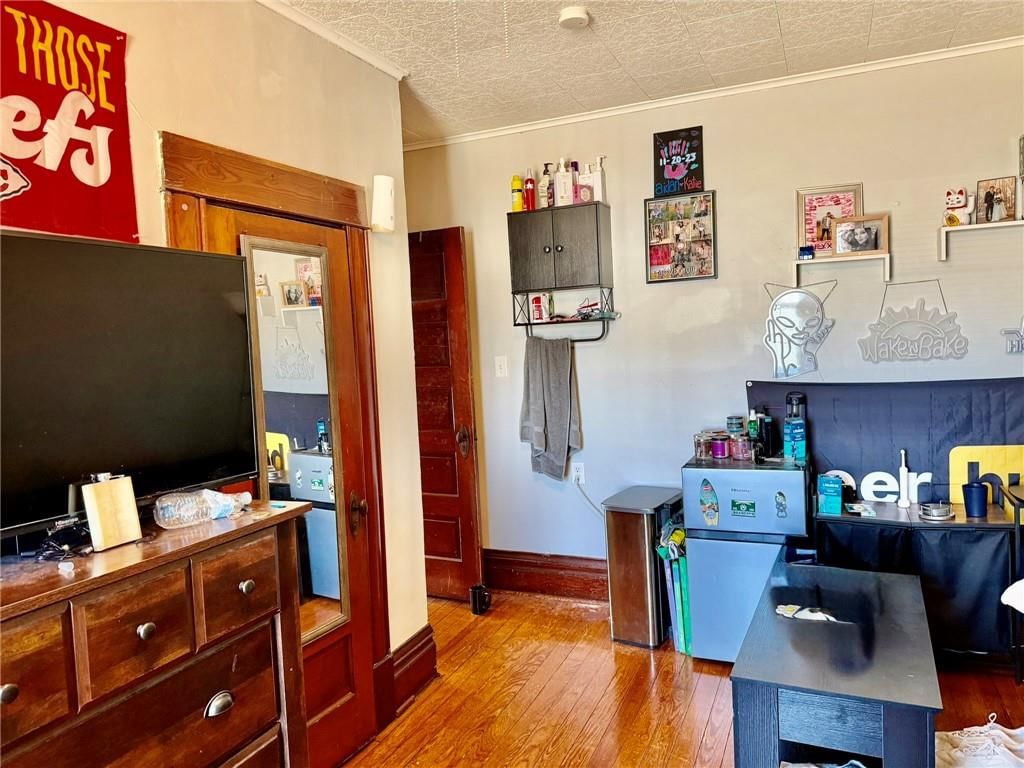 321 W 5th Street — photo 30