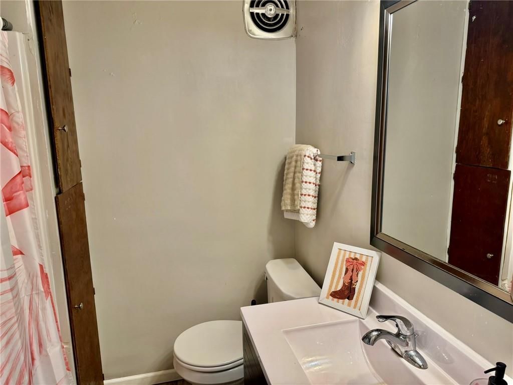 304 W 7th Street — photo 31