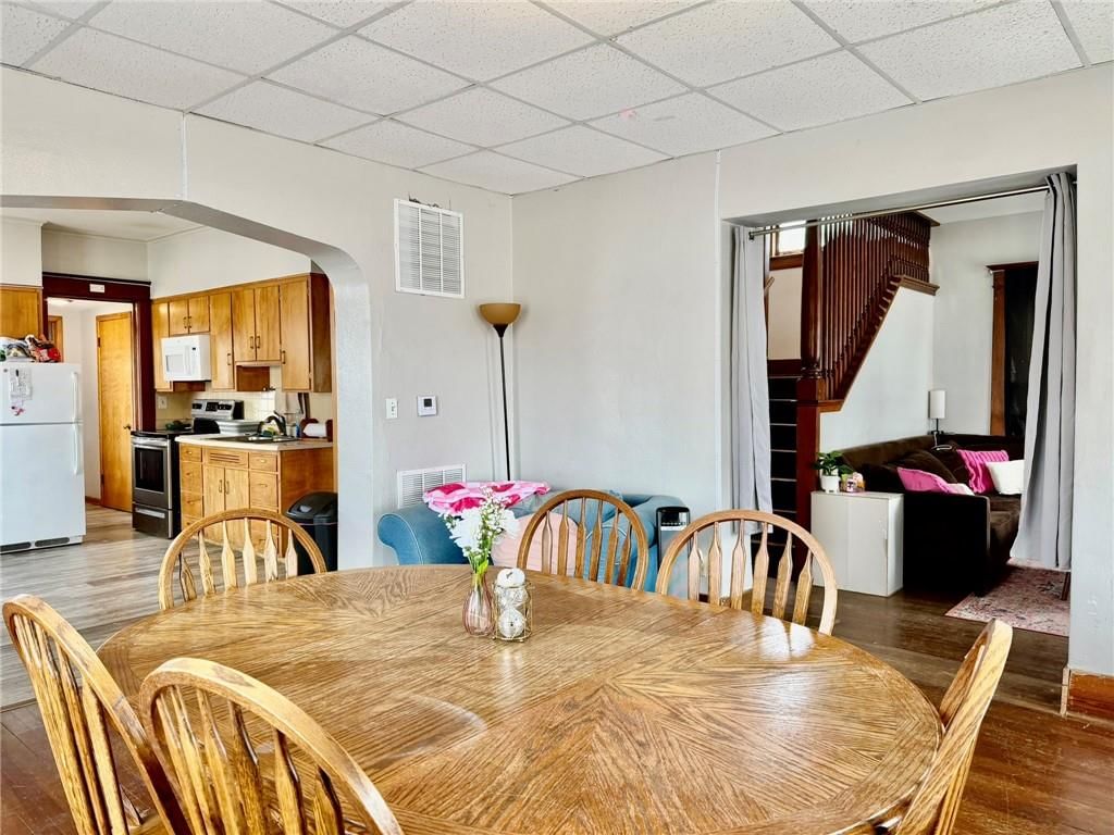 221 W 7th Street — photo 7