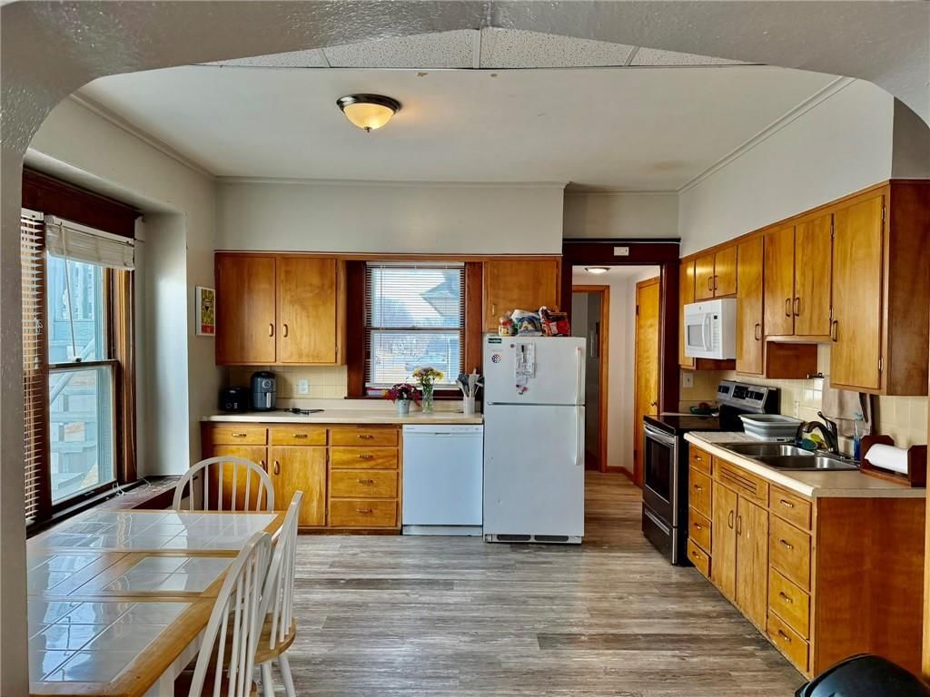 221 W 7th Street — photo 9