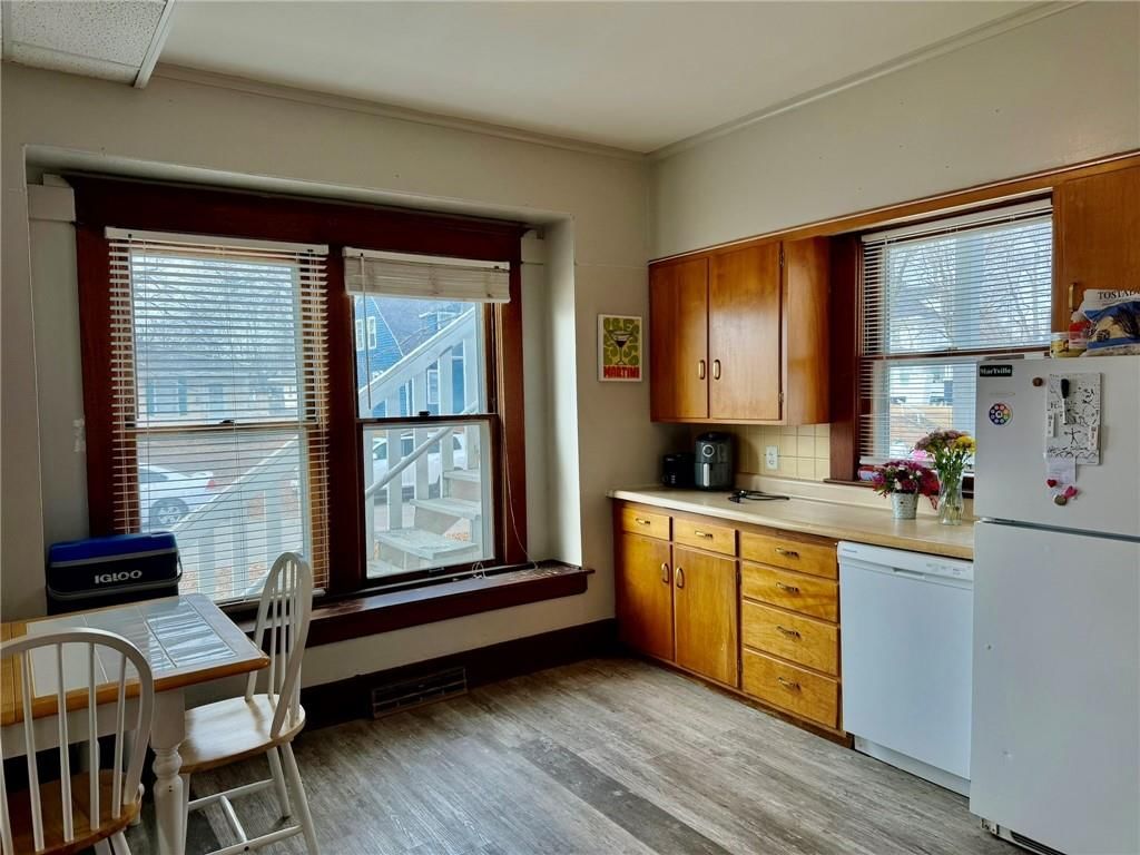221 W 7th Street — photo 10