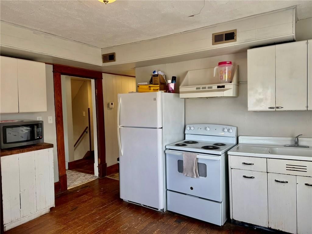 221 W 7th Street — photo 25