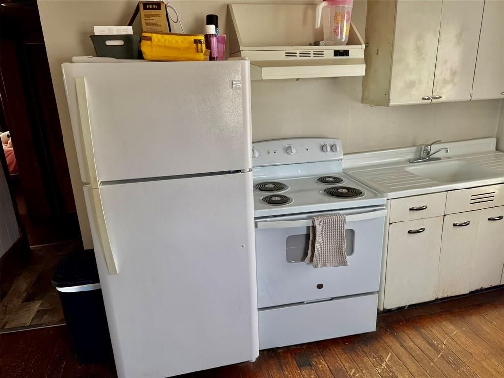 221 W 7th Street — photo 37