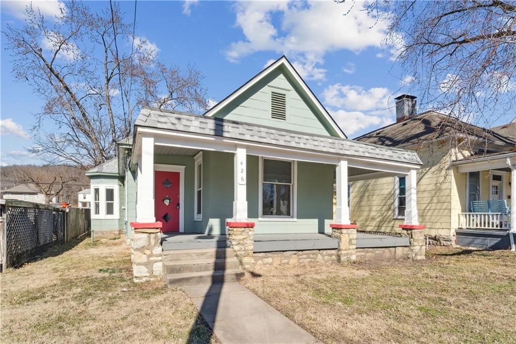426 Benton Avenue — photo 2