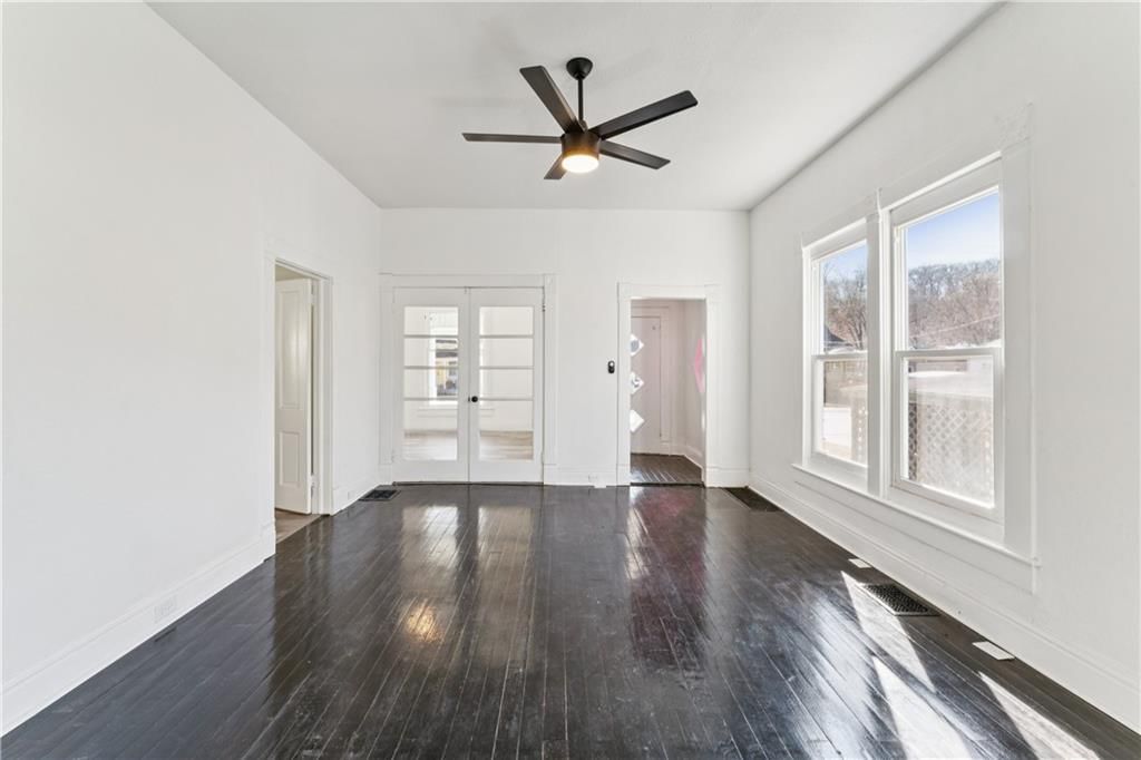 426 Benton Avenue — photo 8
