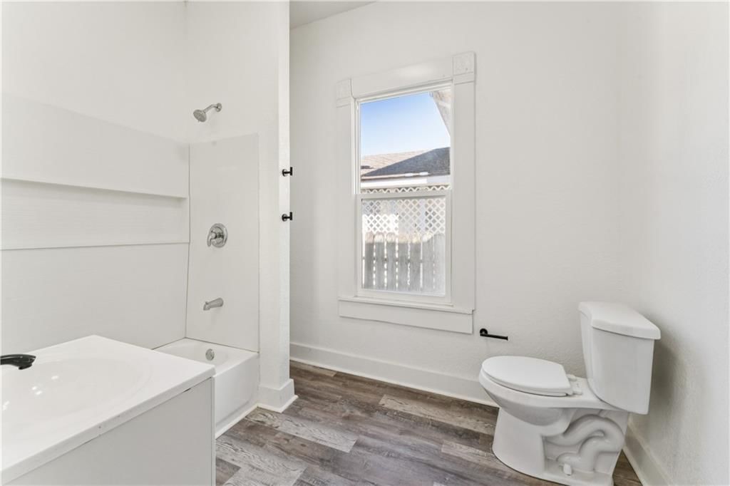 426 Benton Avenue — photo 18