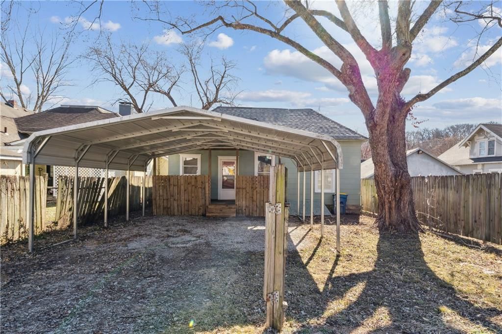 426 Benton Avenue — photo 35