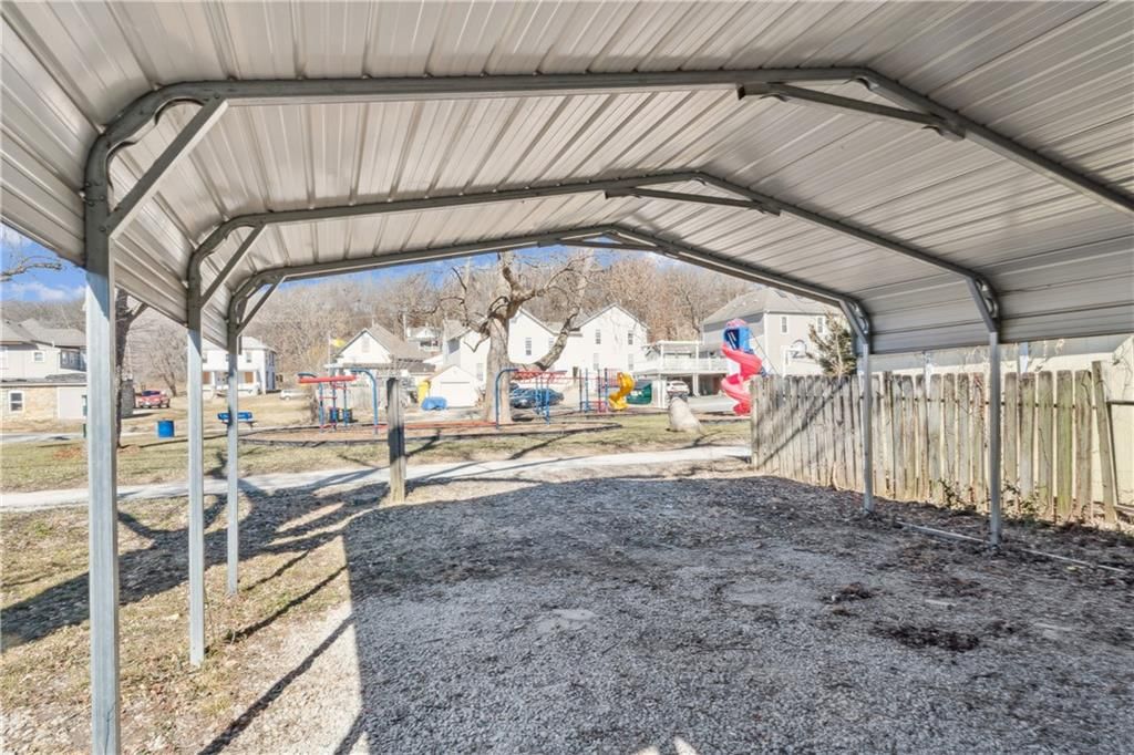426 Benton Avenue — photo 36
