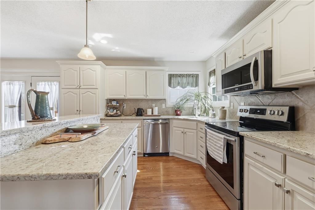 517 SW Brome Drive — photo 6