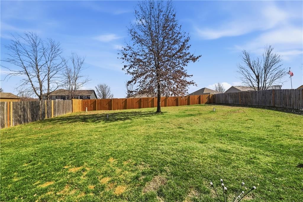 517 SW Brome Drive — photo 26