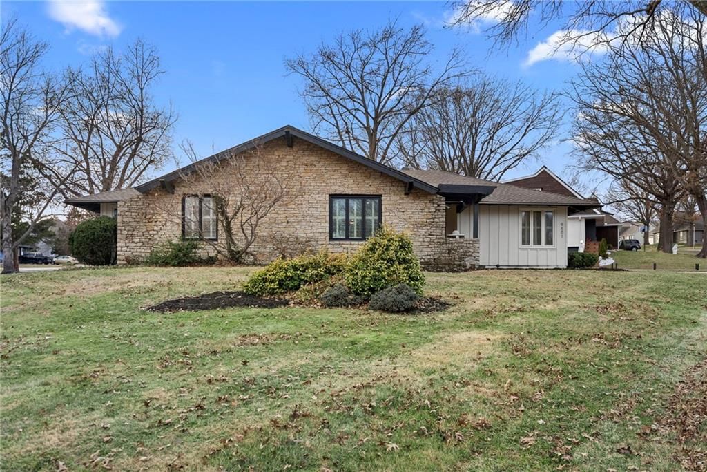 9601 W 104th Terrace, Overland Park, KS