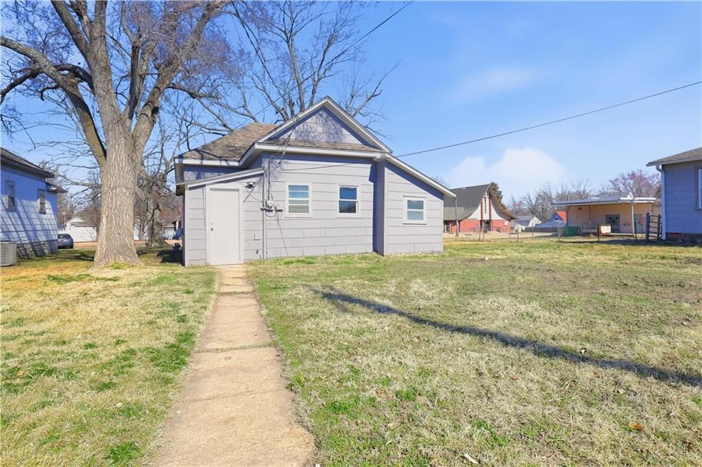 Photo 16 of 16 - 517 Parker Avenue, Osawatomie, KS 66064
