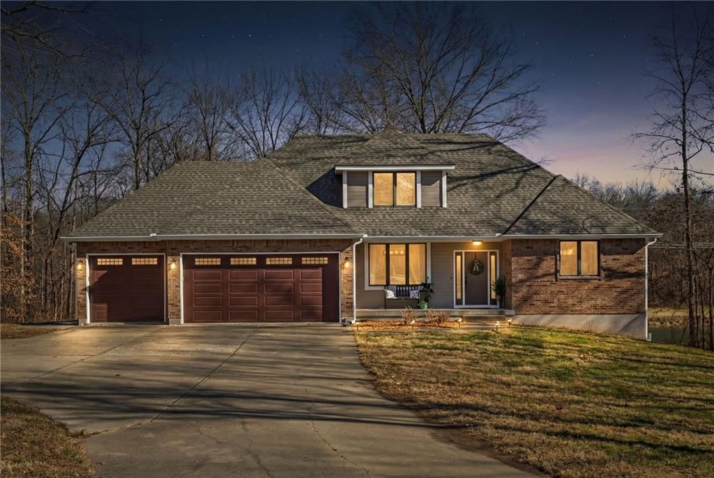 26311 S Westlake Drive, Harrisonville, MO