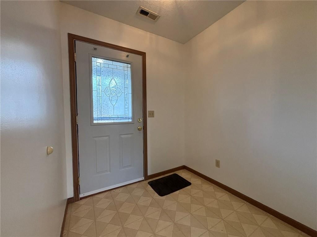 704 S 12th Terrace — photo 5