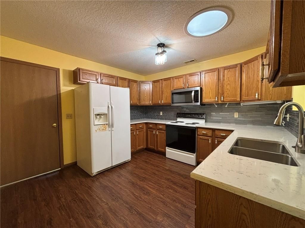 704 S 12th Terrace — photo 12