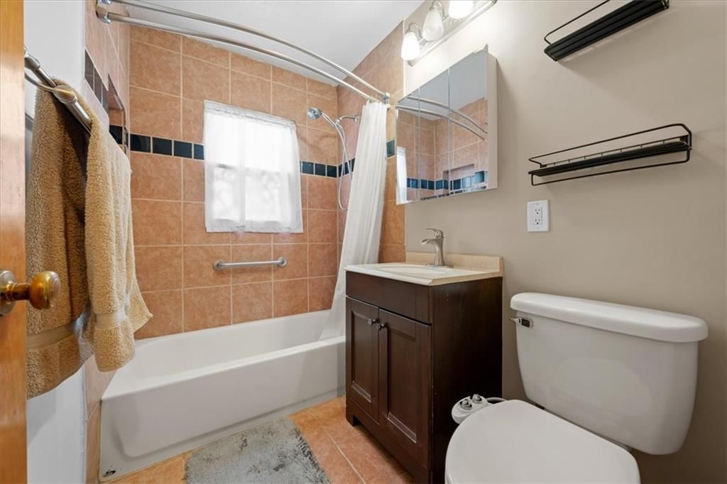 2408 NE 60th Street — photo 14