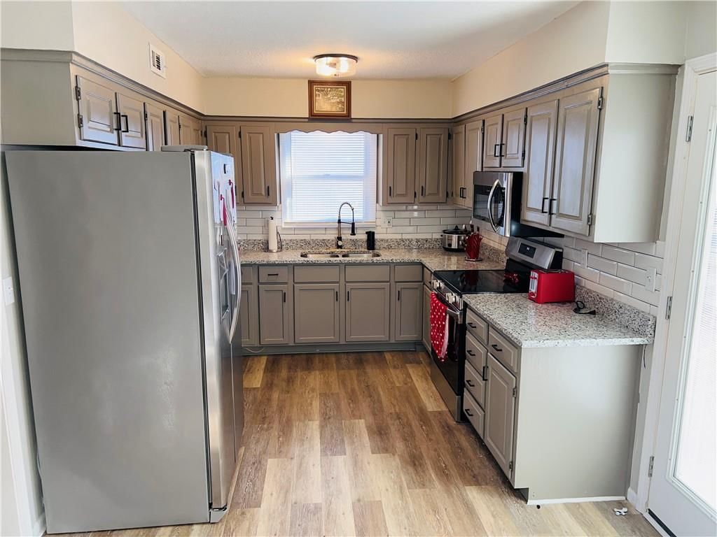 11725 Crystal Drive — photo 10