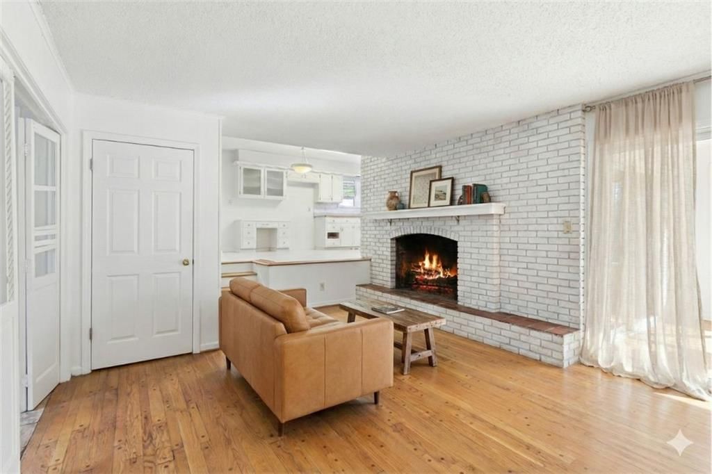 606 E 105th Terrace — photo 7