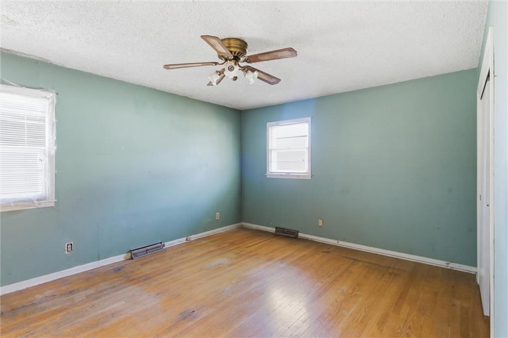 606 E 105th Terrace — photo 19