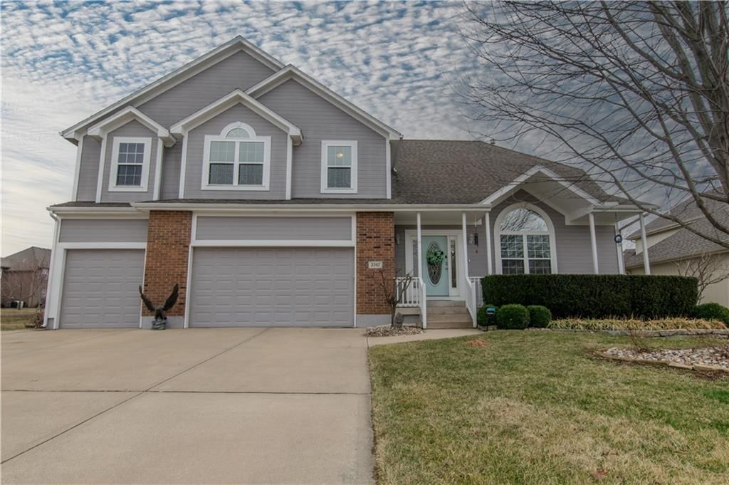 2707 SW Arthur Drive, Lee's Summit, MO
