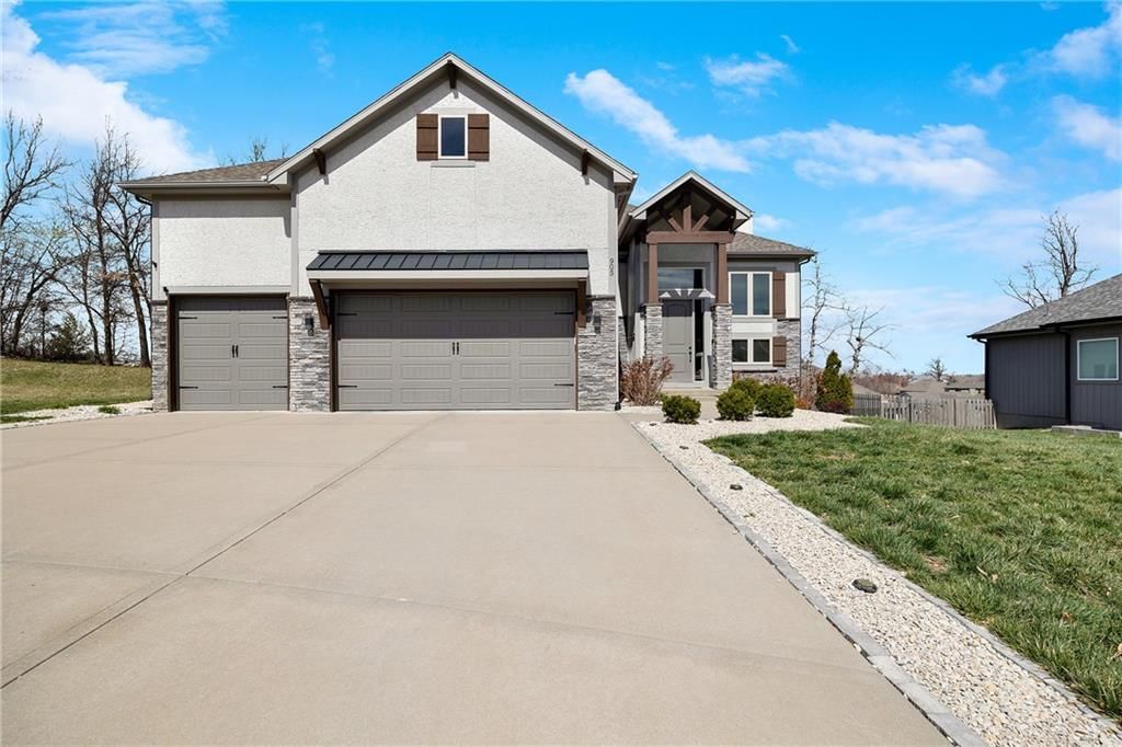 905 SE Wood Ridge Court — photo 1