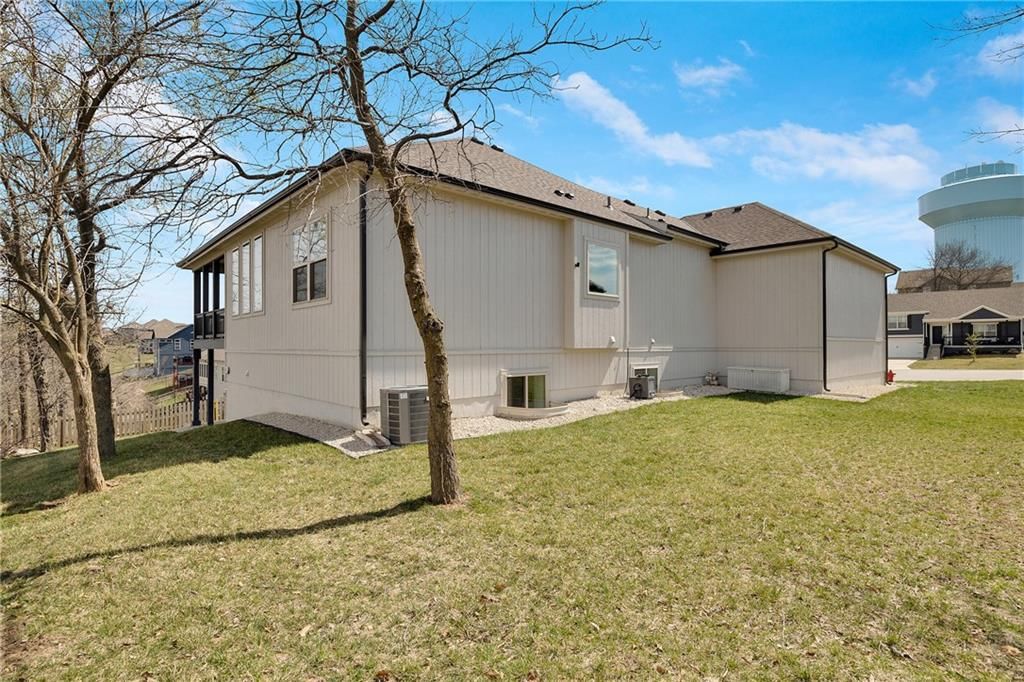 905 SE Wood Ridge Court — photo 3