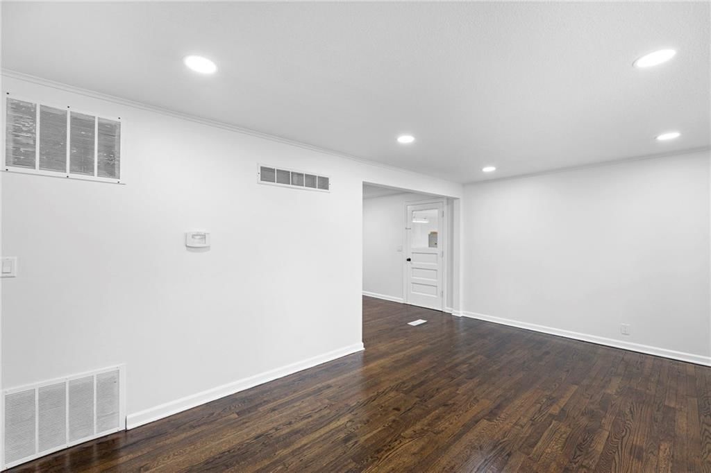 7718 Longwood Avenue — photo 6