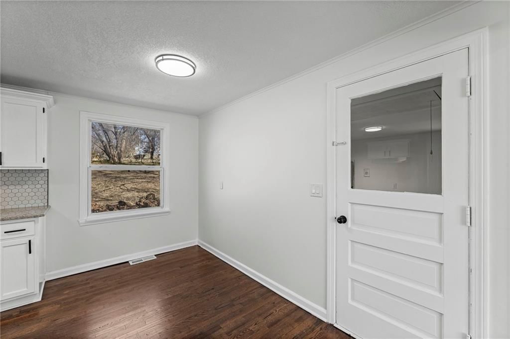7718 Longwood Avenue — photo 8