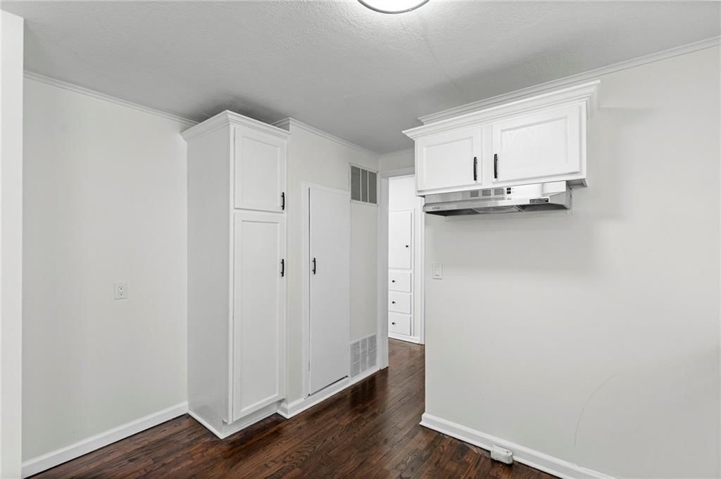 7718 Longwood Avenue — photo 10