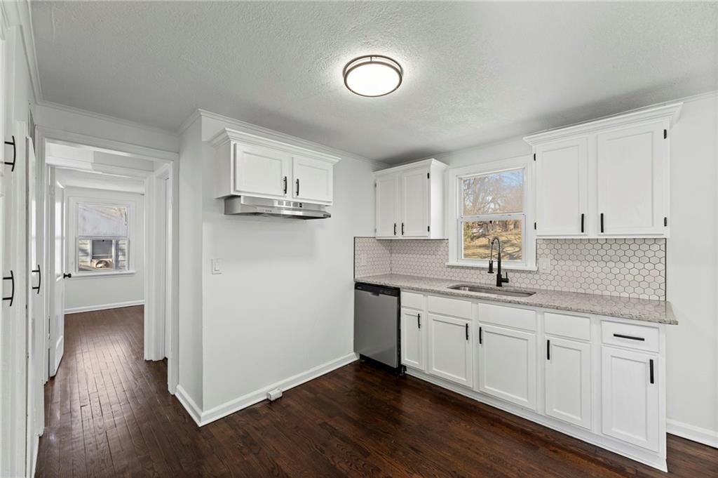 7718 Longwood Avenue — photo 11