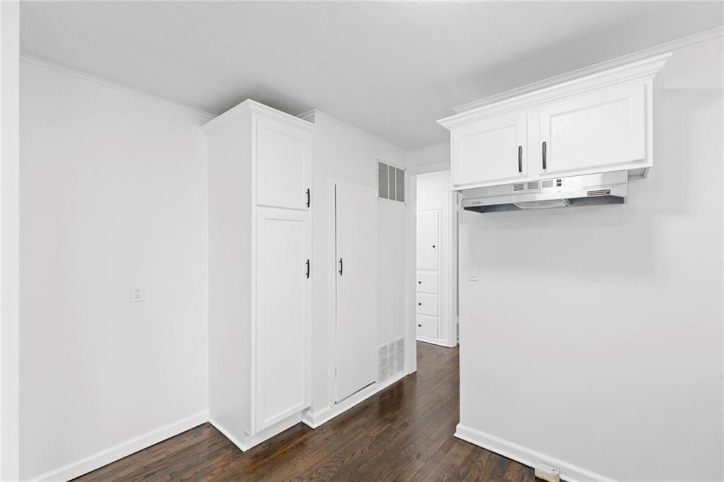 7718 Longwood Avenue — photo 12