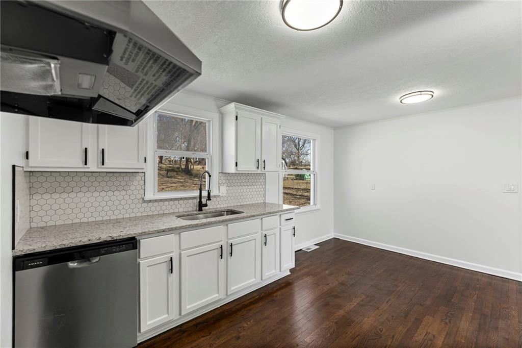 7718 Longwood Avenue — photo 14