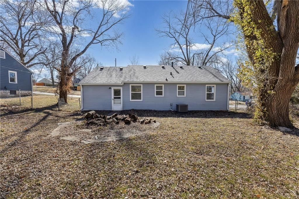 7718 Longwood Avenue — photo 24