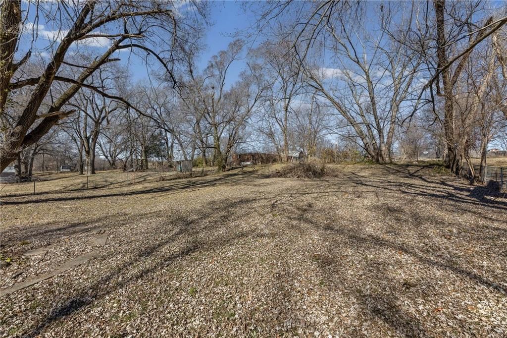 7718 Longwood Avenue — photo 25