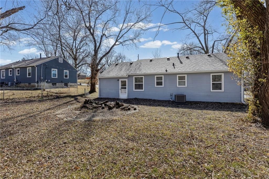 7718 Longwood Avenue — photo 27