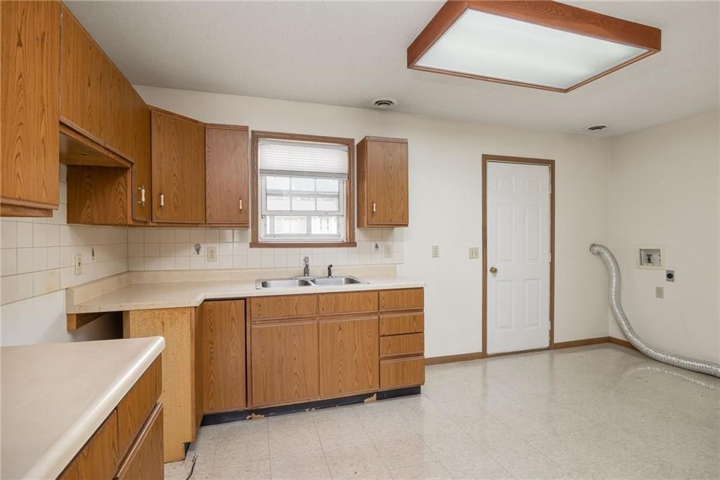 105 W Price Street — photo 4