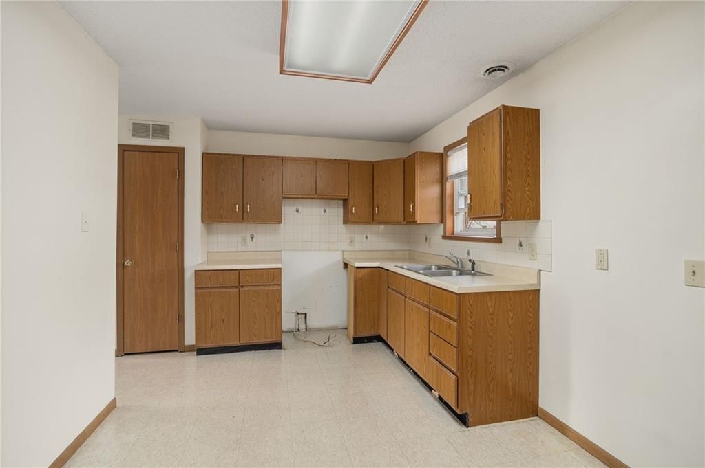 105 W Price Street — photo 5