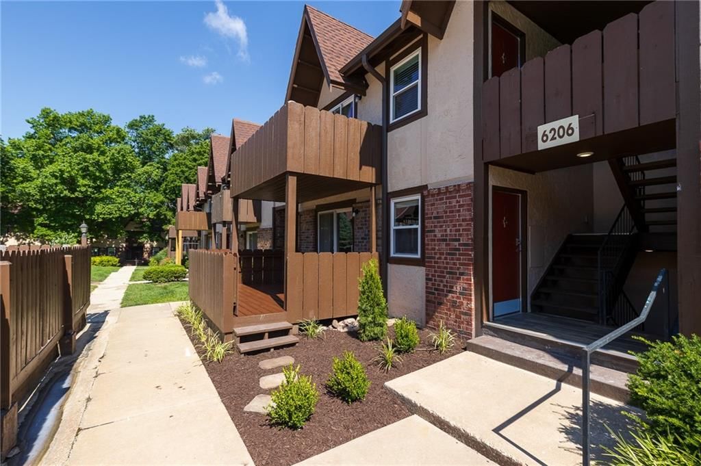 6206 Robinson Street — photo 2