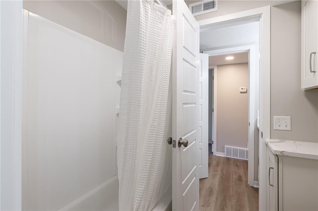 6206 Robinson Street — photo 19