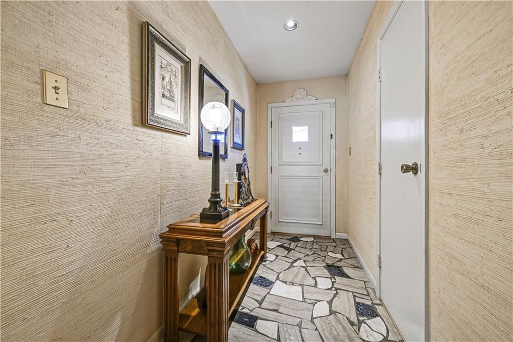 5308 W 103rd Terrace — photo 4