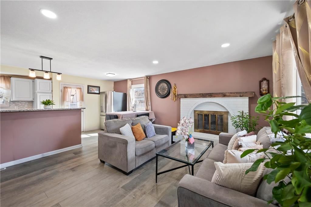 22 Florentina Street — photo 2