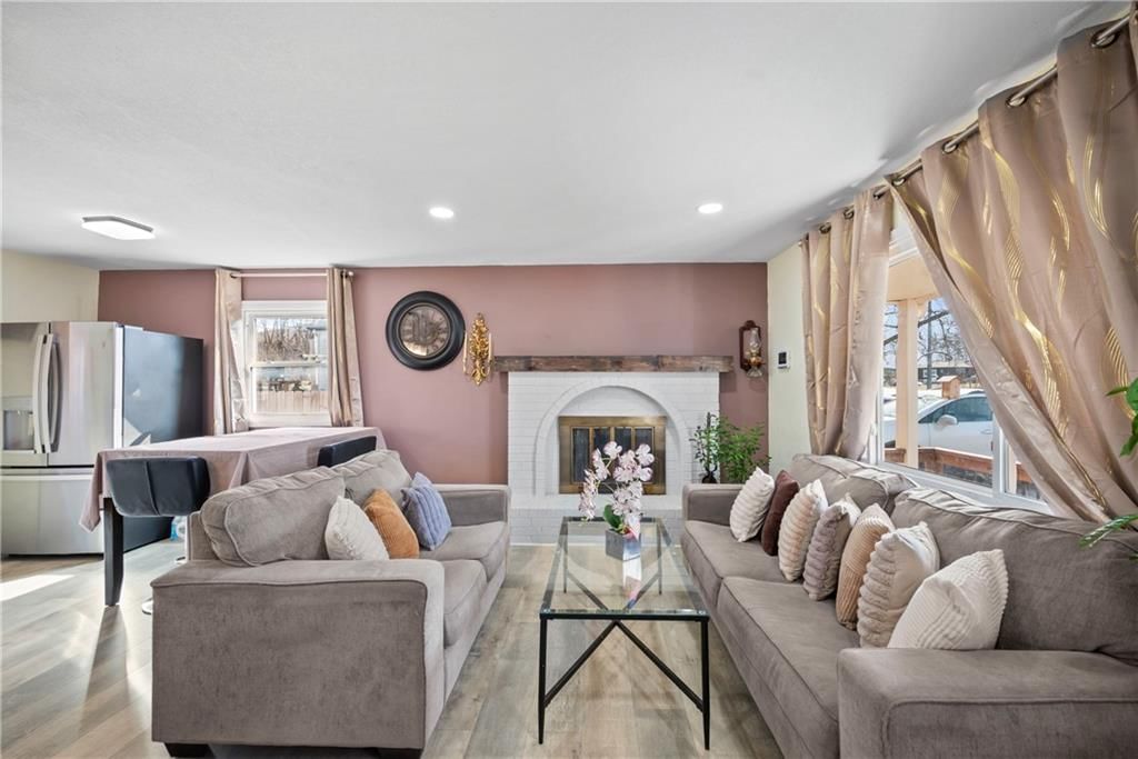22 Florentina Street — photo 3